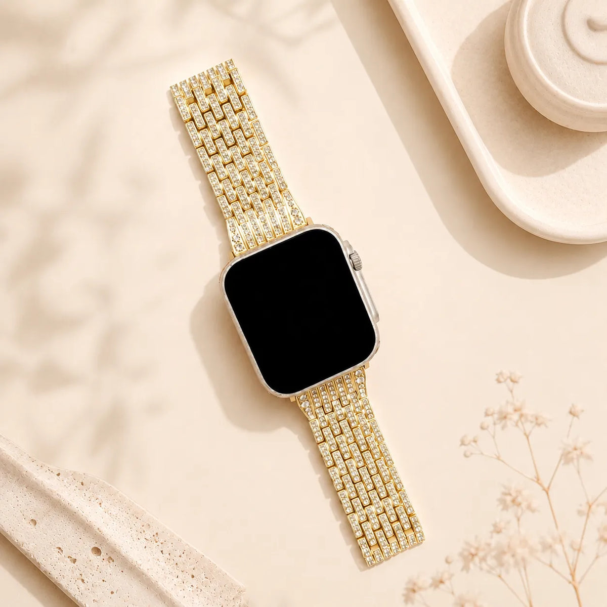 Pulsera dorada de pedrería para Apple Watch con siete hileras de eslabones metálicos escalonados