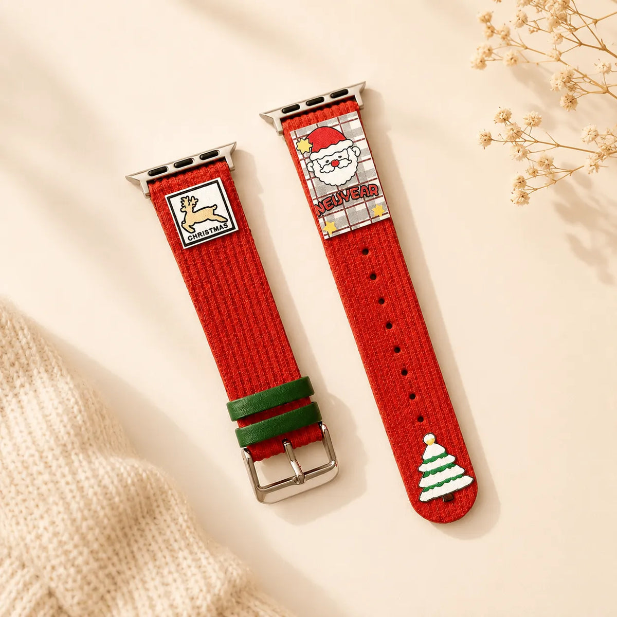 레드 코듀로이 Apple Watch 밴드의 산타, 순록, 크리스마스트리 디테일