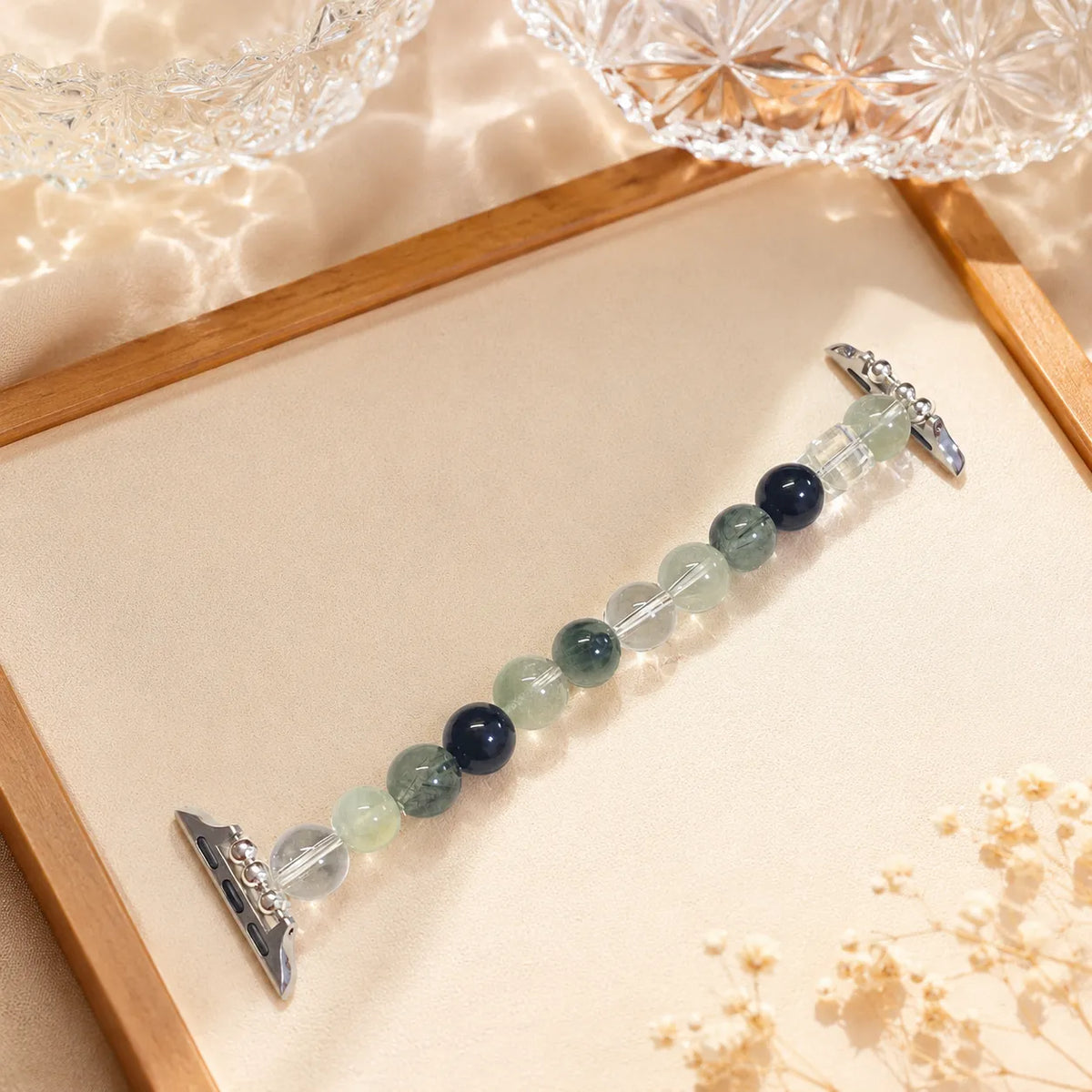 Pierres naturelles vert mousse, claires et sombres sur le bracelet Emerald Forest pour Apple Watch