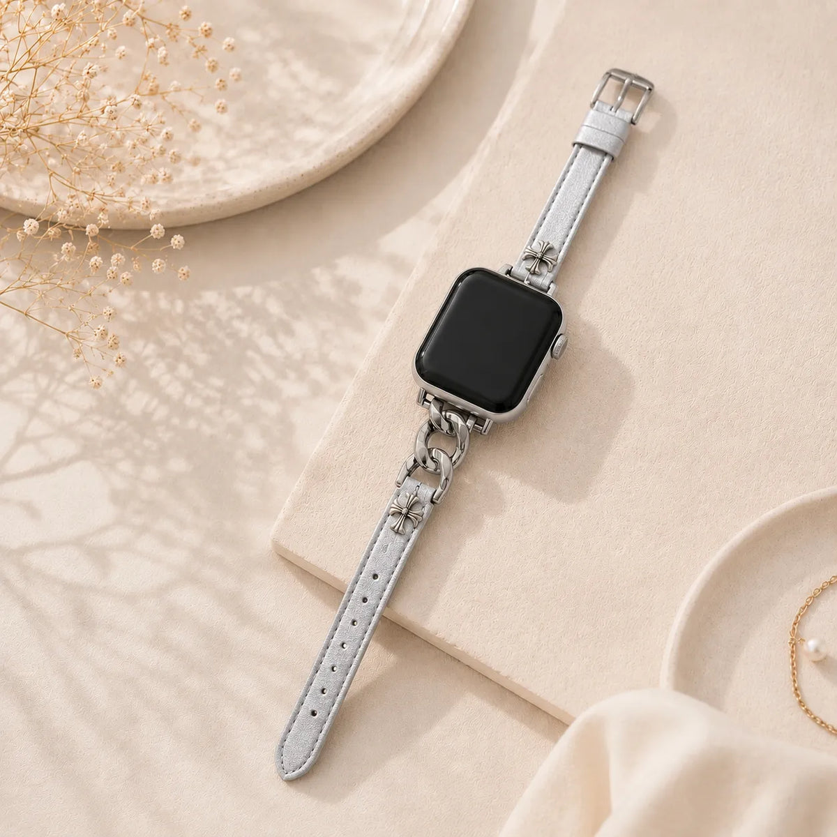 Complete silver leather Apple Watch band with chain-spliced construction and sculpted metal accent