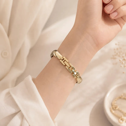 Minimalist AppleWatch Bracelet Band gold preview