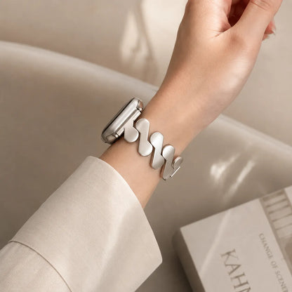 Mobius Metal Apple Watch Band starlight side