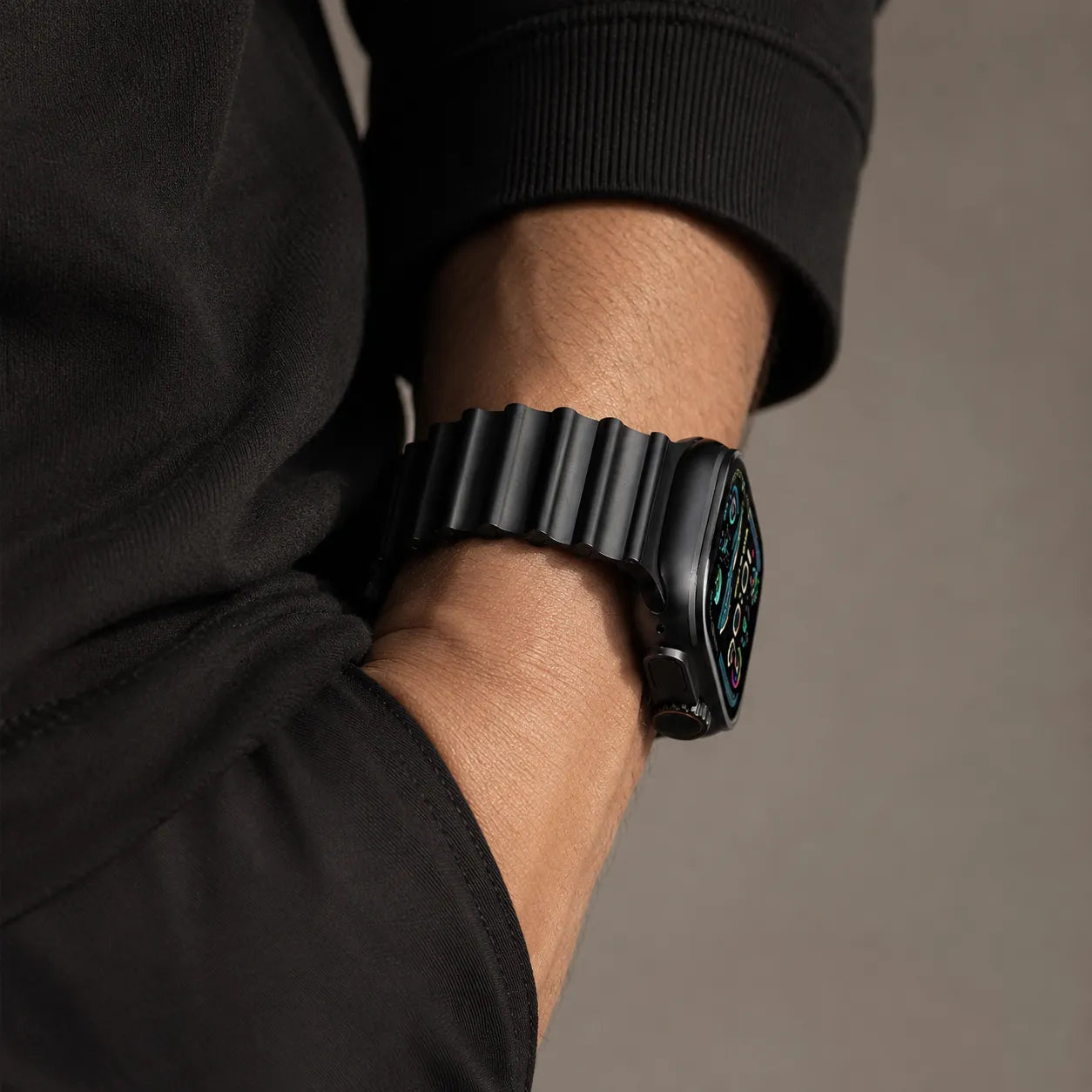 Ocean-Style Magnetic Steel Band for Apple Watch Black outfit