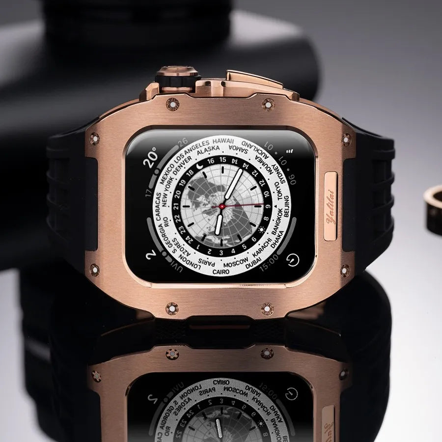 ブラックのFKMバンドを合わせたゴールドのOrionI チタン Apple Watchモッドケース正面